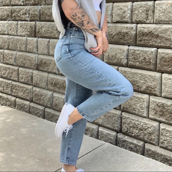 Aritzia AGOLDE jeans. Worn once. Perfect condition. Limited stretch. - Picture 2 of 3